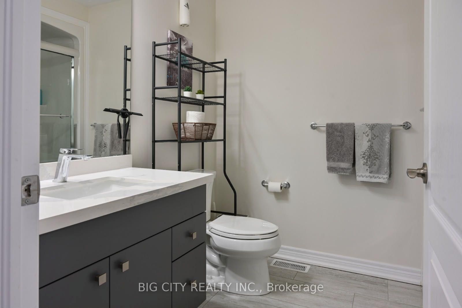 Photo 25 of 45 Dorchester Boulevard, Unit 23