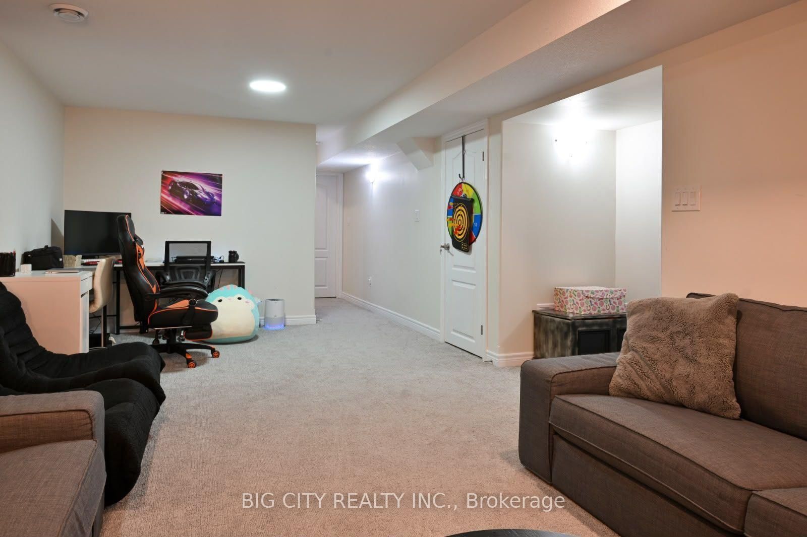 Photo 27 of 45 Dorchester Boulevard, Unit 23