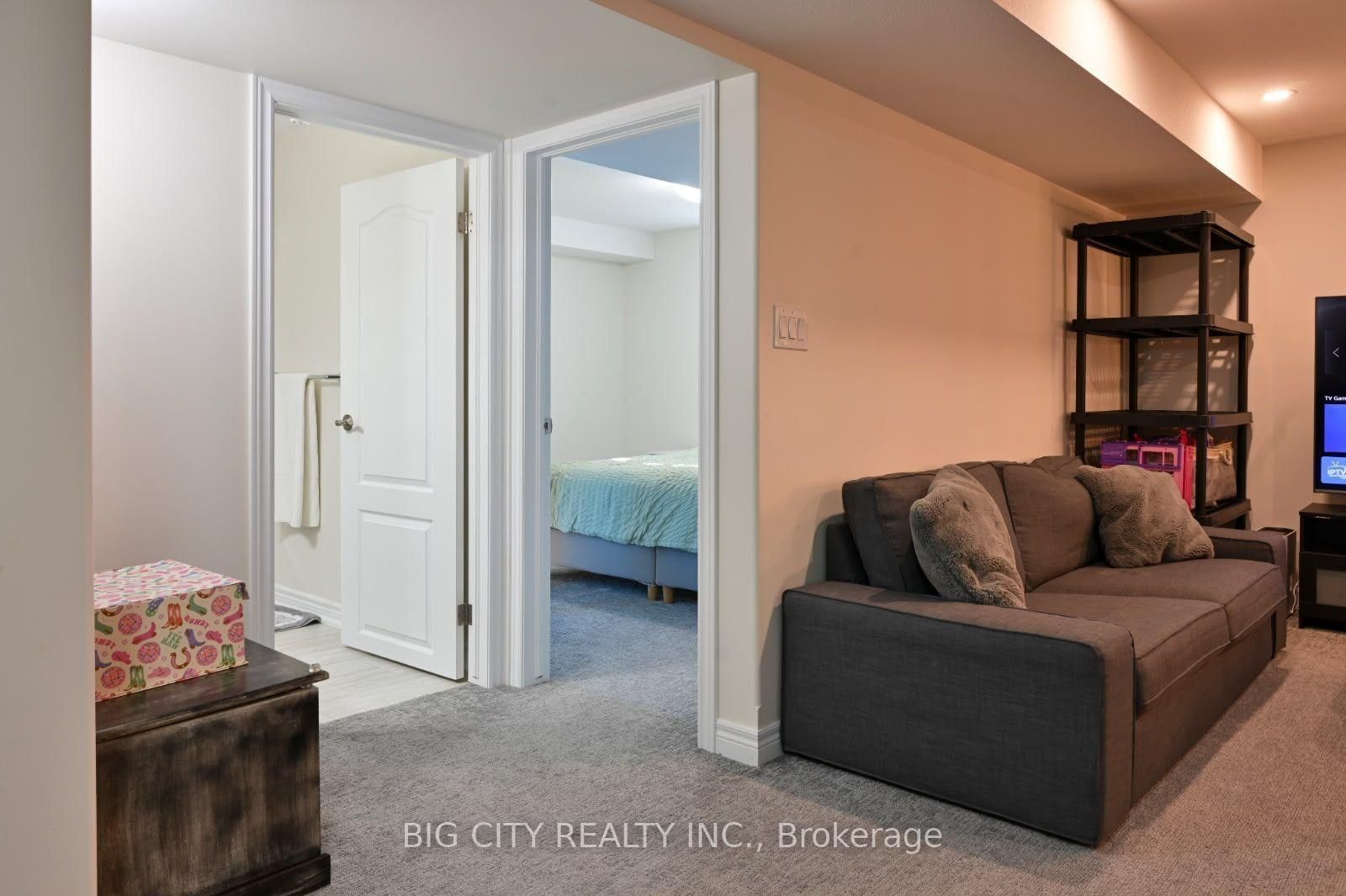 Photo 28 of 45 Dorchester Boulevard, Unit 23