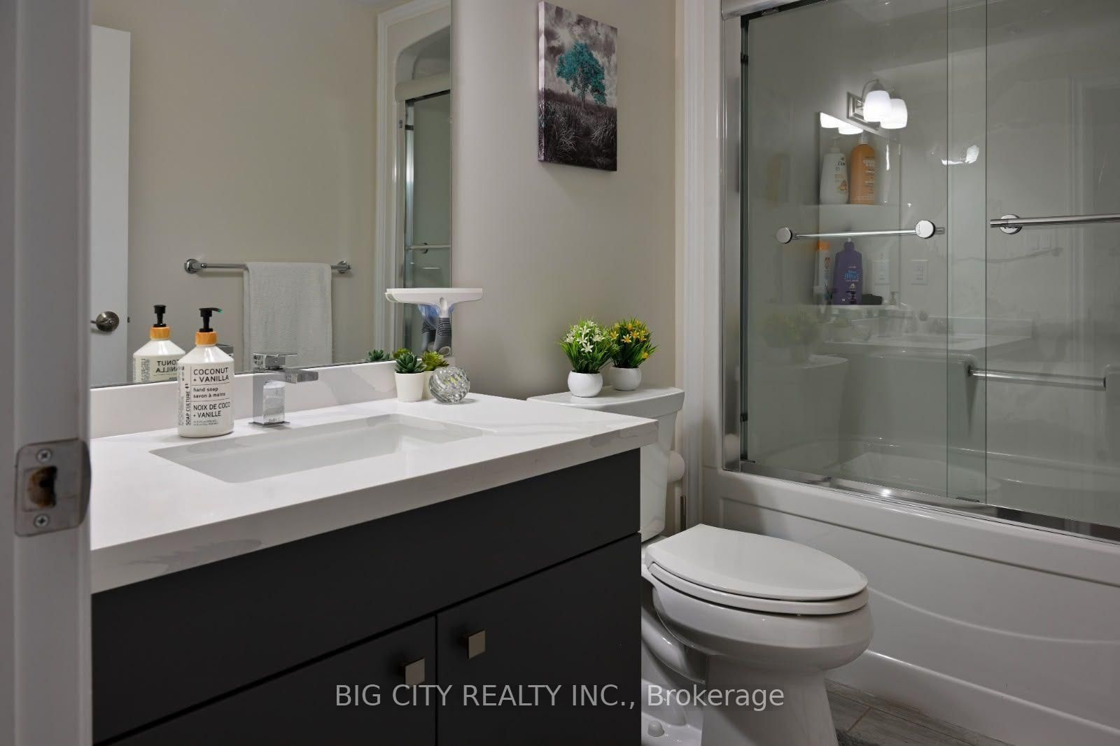 Photo 31 of 45 Dorchester Boulevard, Unit 23